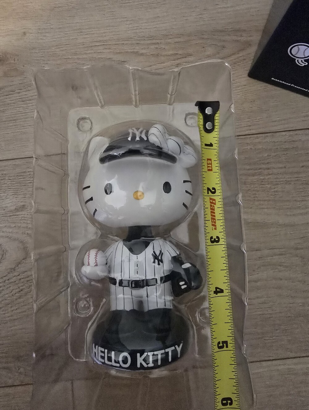 NY Yankees Hello Kitty Bobblehead - Picture 3 of 12